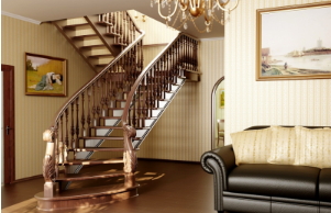 Преимущества деревянной лестницы в доме