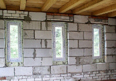 Стены дома из пеноблока