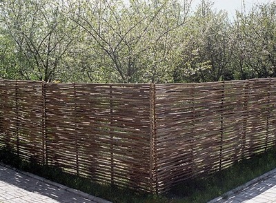 Плетеный забор тын