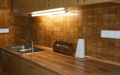 Кухня из деревянной плитки